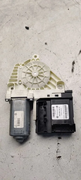 Front door window regulator with motor 1k0959701k