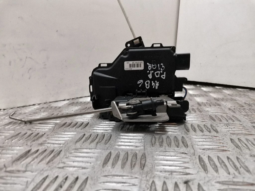 Front door lock 8E1837016C