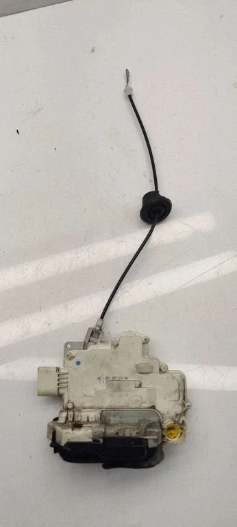 Front door lock 8e1837015aa