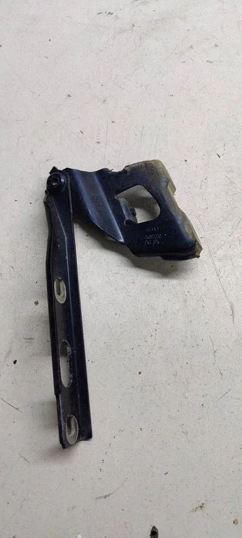 Engine bonnet/hood hinges 8k0823302d