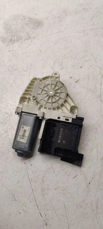 Front door window regulator motor 1k0959701P