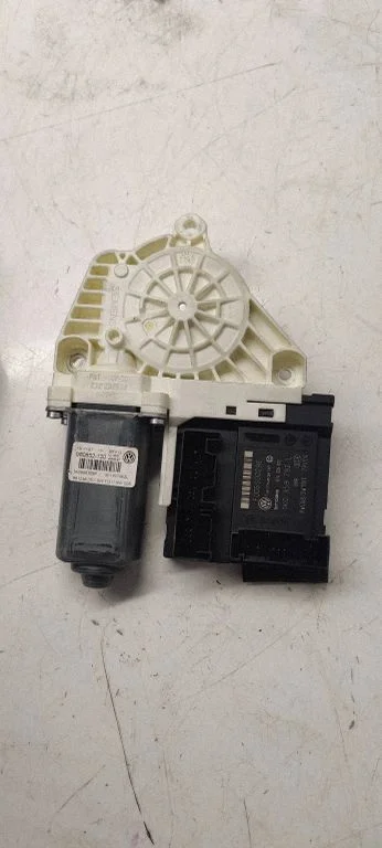 Front door window regulator motor 1K0959702P