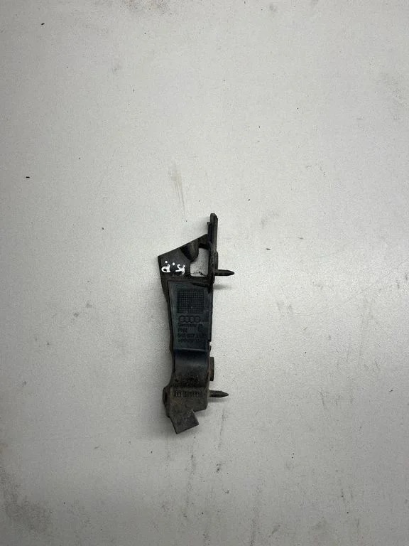 Rear bumper mounting bracket 8K0807283