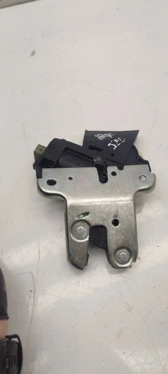 Tailgate/trunk/boot lock/catch/latch 4f5827505D