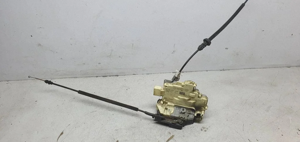 Front door lock 3C1837015A
