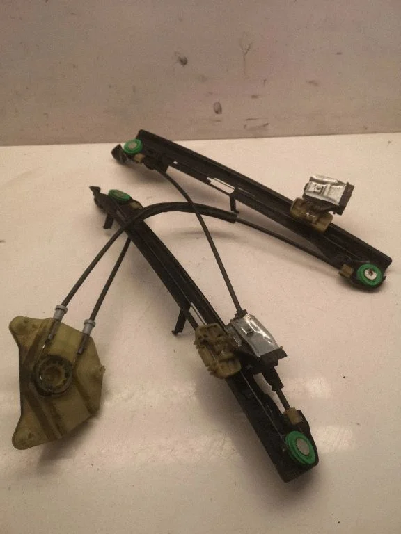 Priekinis el. lango pakėlimo mechanizmas be varikliuko