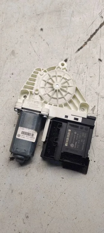 Front door window regulator motor 1K0959701P