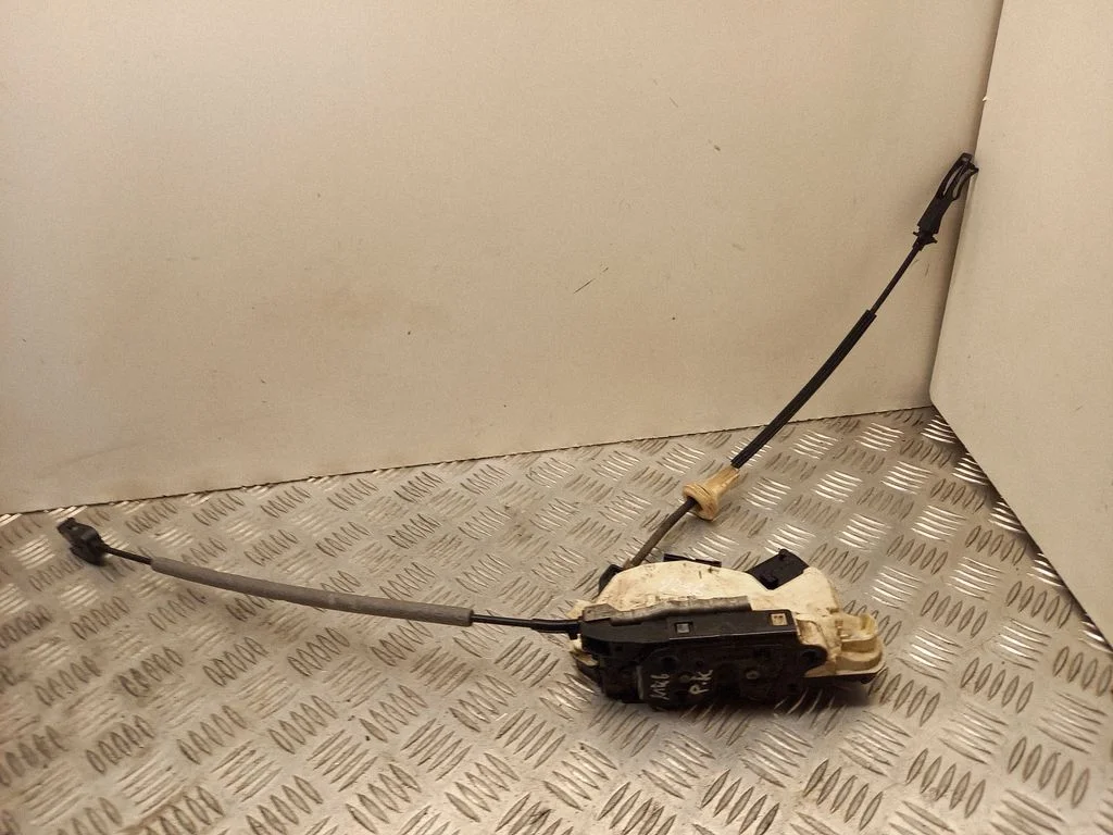 Front door lock 5K1837015B