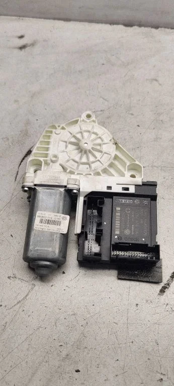 Front door window regulator motor 1K0959702P
