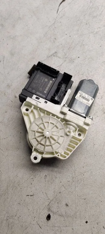 Front door window regulator motor 1K0959701P