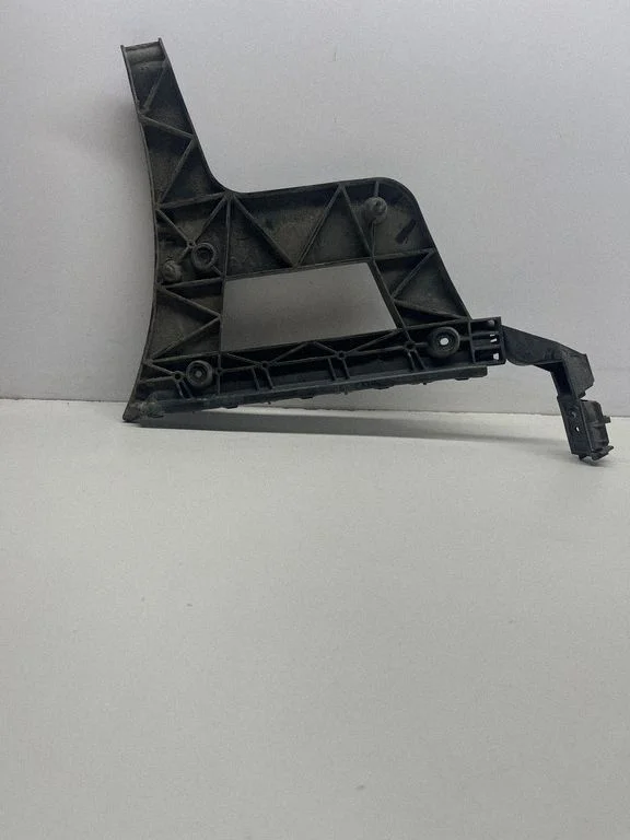 Tagumise kaitseraua kinnitusklamber – Audi A4 Allroad B8 (2008-2016)
