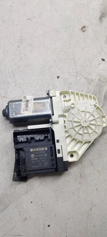 Front door window regulator motor 1k0959701p
