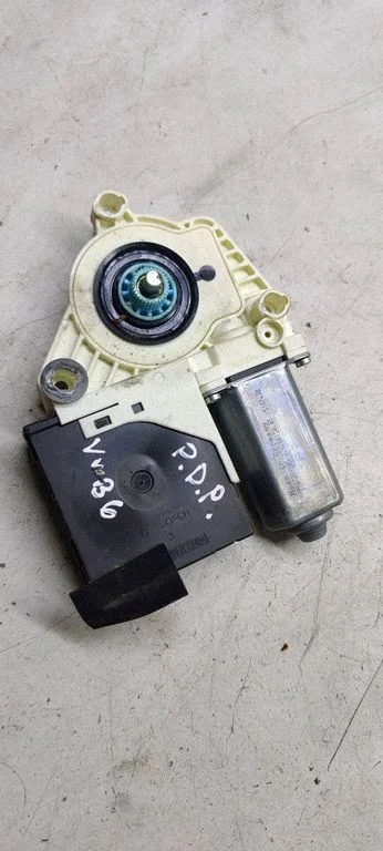 Front door window regulator motor 1k0959702P