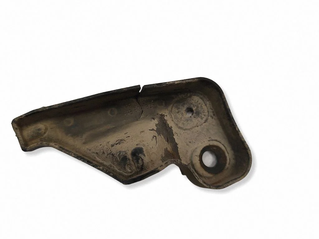 Rear bumper mounting bracket 8P3807329