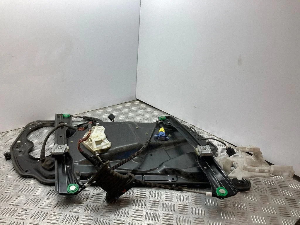 Esiukse aknatõstuk ilma mootorita – Volkswagen Passat B6 (2005-2010)