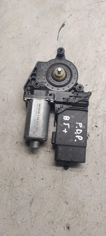 Priekšējā loga pacēlāja motoriņš 0130821694