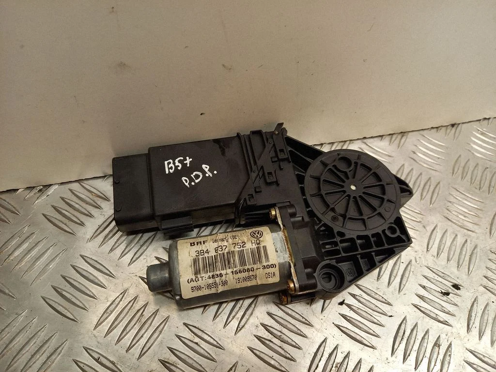 Front door window regulator motor 3B4837752HQ