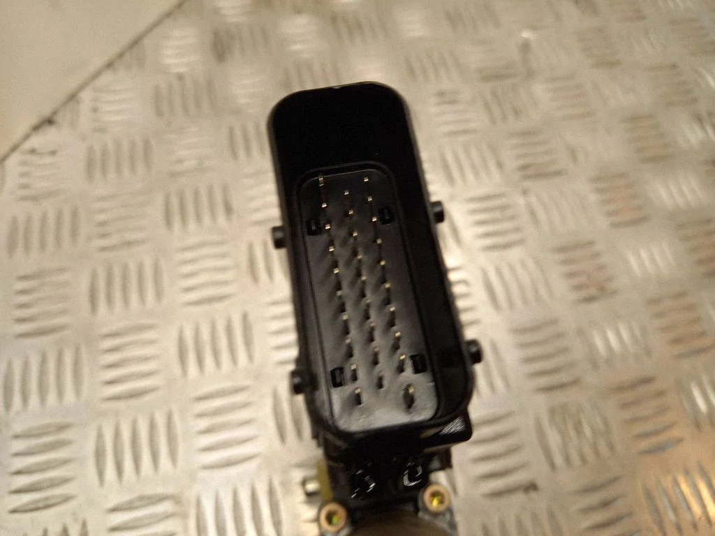 Front door window regulator motor 119090