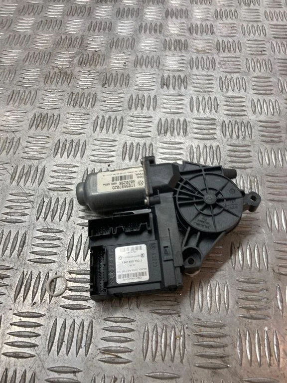 Front door window regulator motor 1K0959792J