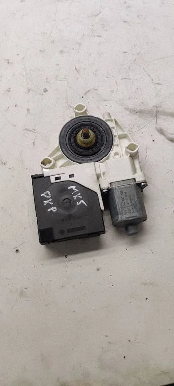Front door window regulator motor 130822229