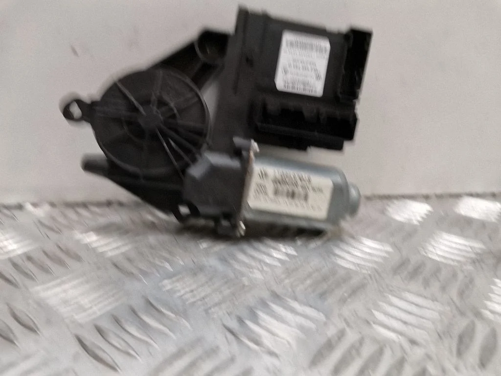 Priekšējā loga pacēlāja motoriņš 1K0959793G
