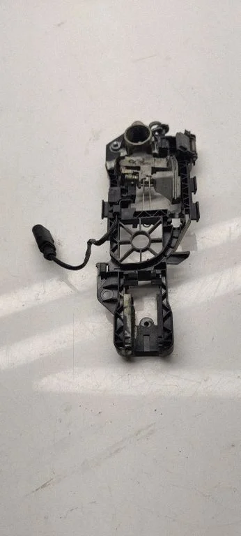 Esiukse välimine käepide – Volkswagen Passat CC (2008-2016)