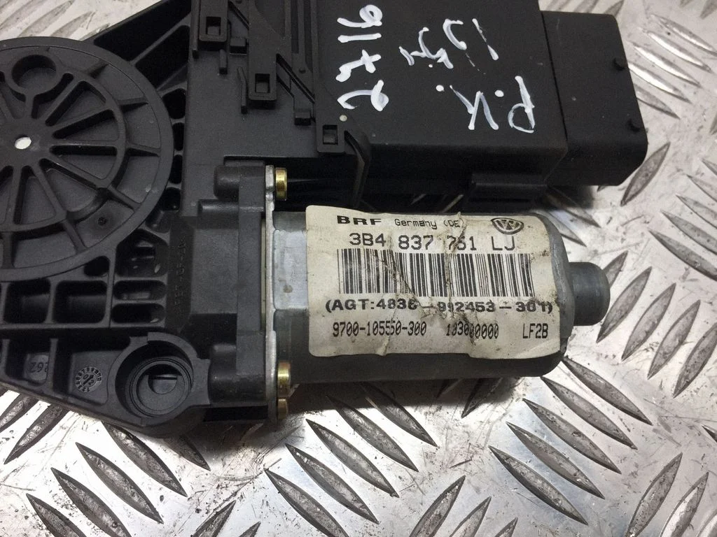 Front door window regulator motor 3B4837761LJ