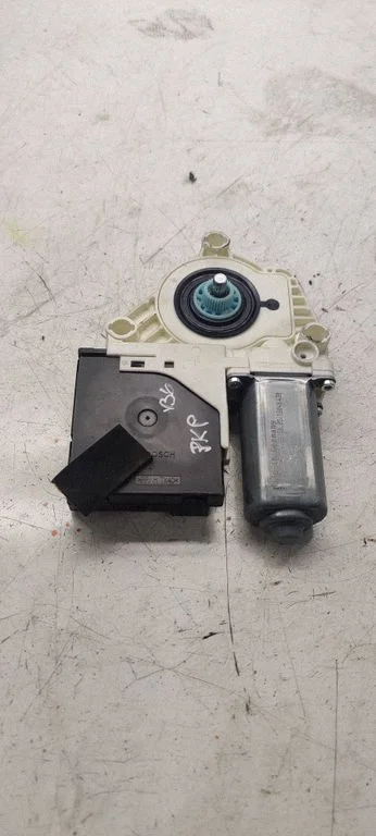 Front door window regulator motor 1K0959701P