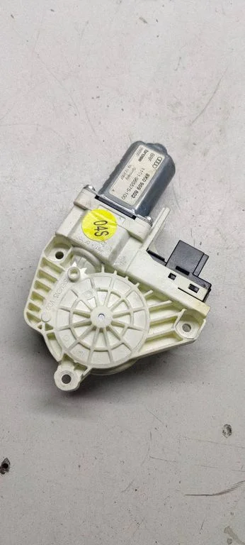 Front door window regulator motor 8K0959802