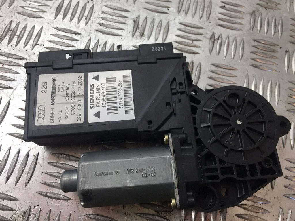 Front door window regulator motor 8E2959802B