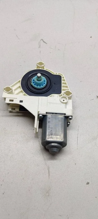 Front door window regulator motor 8K0959802A