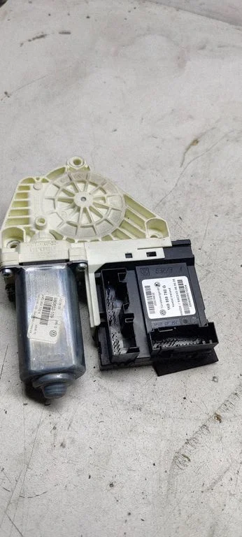 Front door window regulator motor 1K0959702K