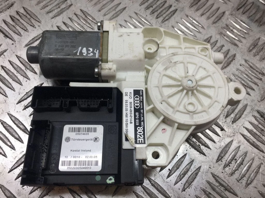 Front door window regulator motor E840311202