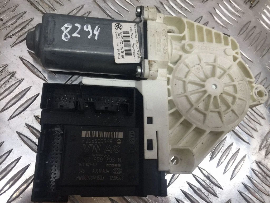 Front door window regulator motor – Volkswagen Passat B6 (2005-2010)