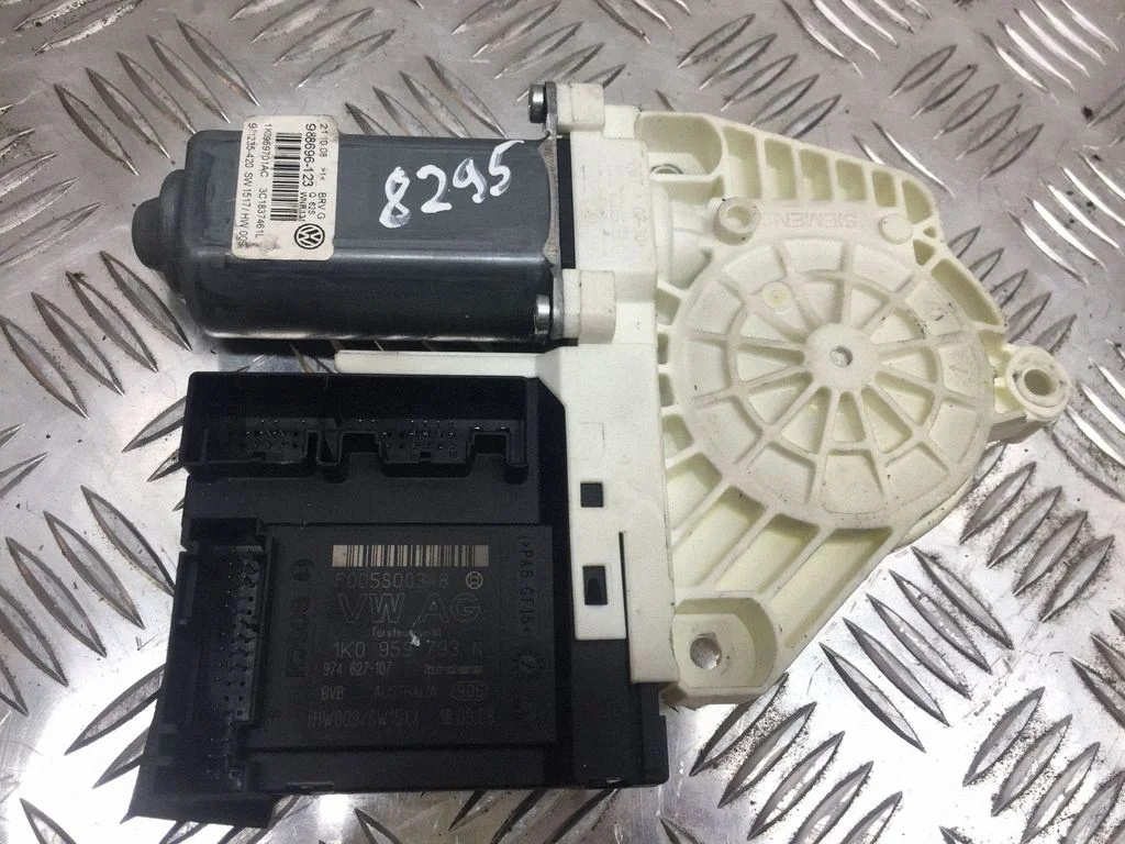 Front door window regulator motor – Volkswagen Passat B6 (2005-2010)