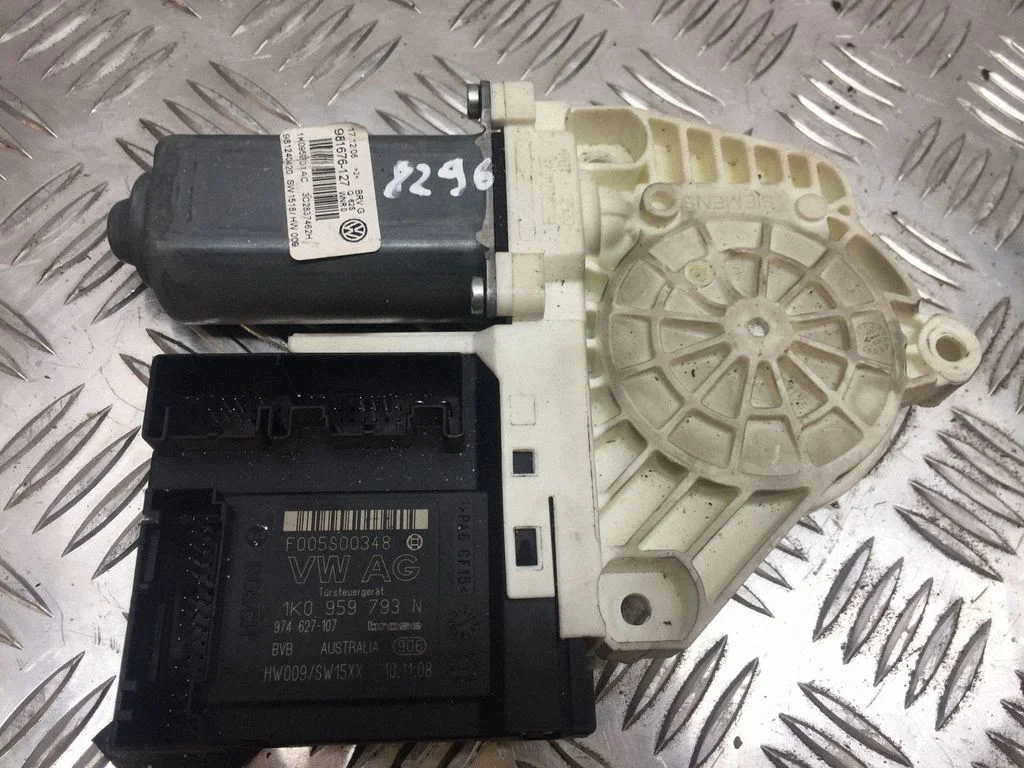 Front door window regulator motor – Volkswagen Passat B6 (2005-2010)