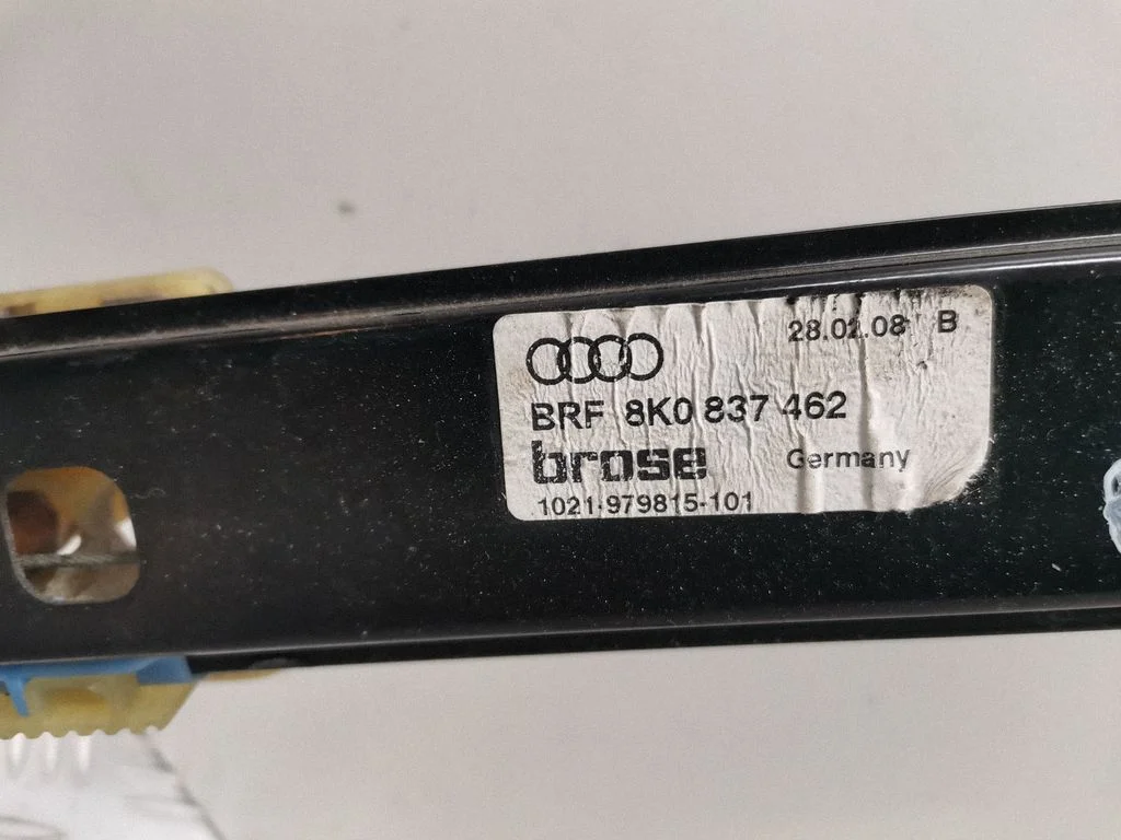 Front door window regulator with motor 8K0837462