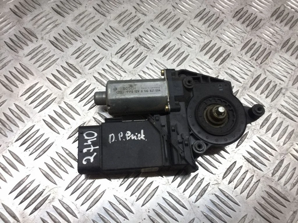 Front door window regulator motor – Volkswagen Passat B5.5 (2001-2005)
