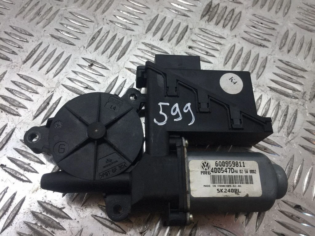 Priekšējā loga pacēlāja motoriņš 6Q0959811