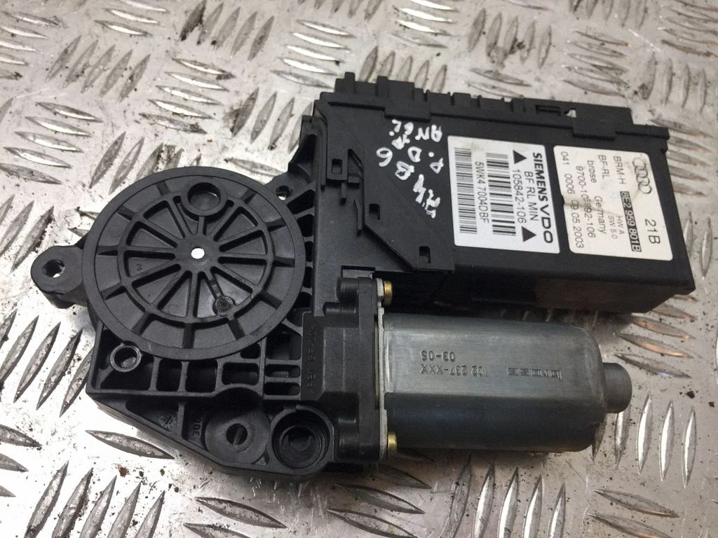 Front door window regulator motor 8E2959801B