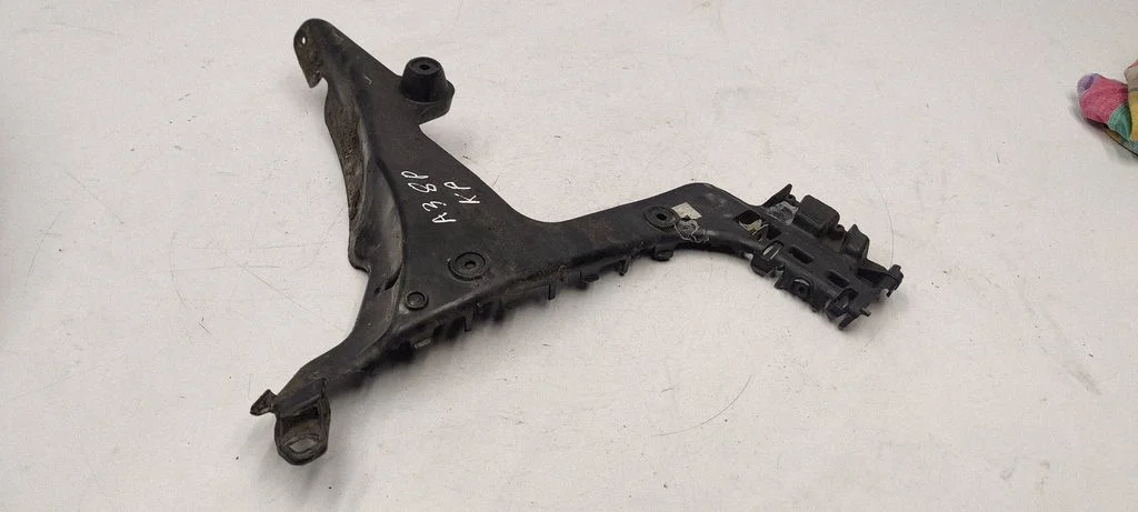 Rear bumper mounting bracket – Audi A3 S3 8P (2003-2012)