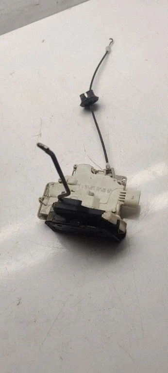Front door lock 8e1837016AA