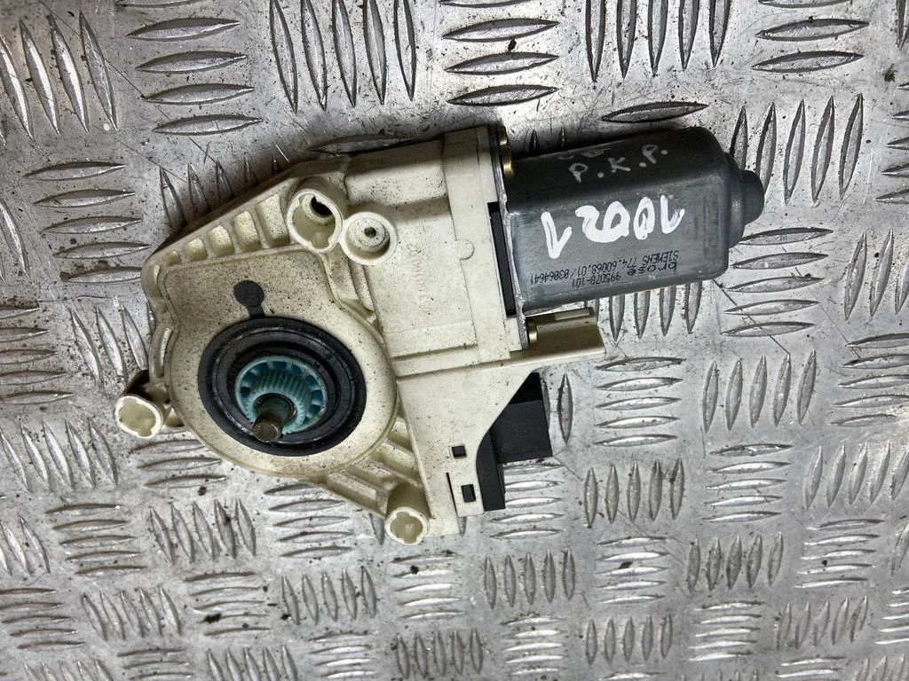 Front door window regulator motor 4F0959801B