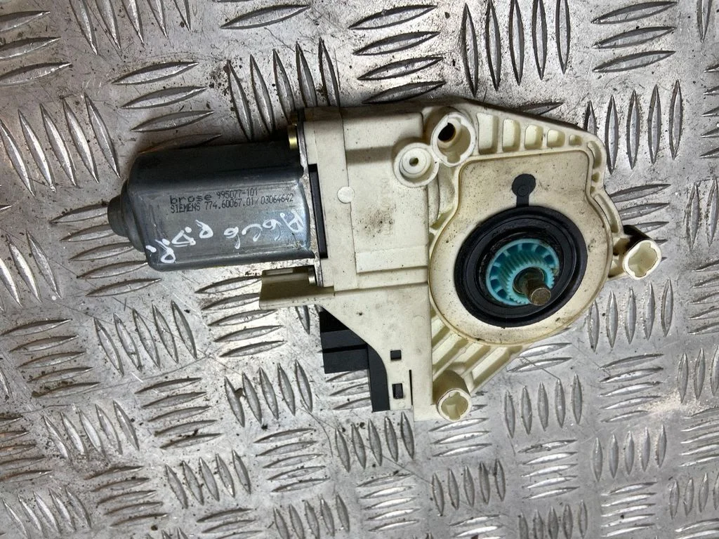Front door window regulator motor 4F0959802B