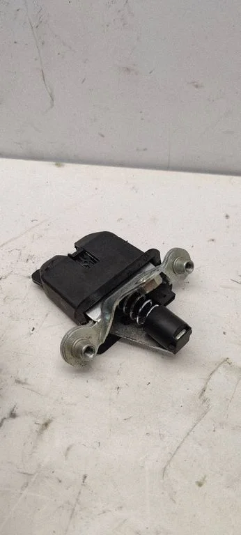 Tailgate/trunk/boot lock/catch/latch – Skoda Octavia Mk2 (1Z) (2004-2013)