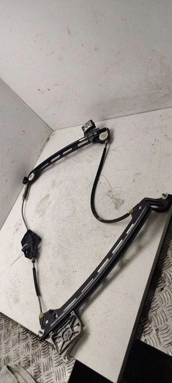 Priekinis el. lango pakėlimo mechanizmas be varikliuko
