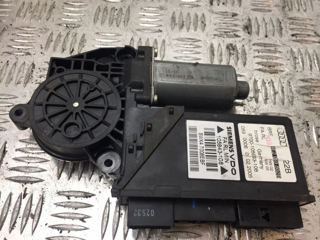 Front door window regulator motor 8E2959802B