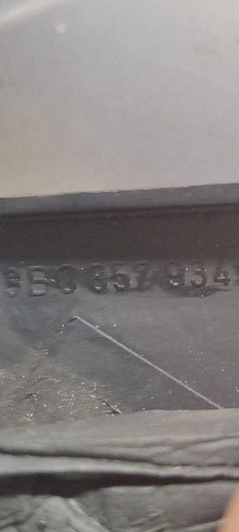 Esiukse elektriline välispeegel 4B0857934