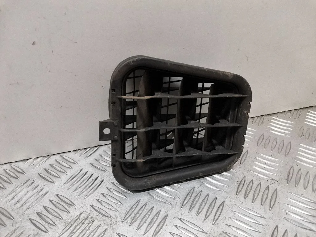 Ventilācijas režģis – Audi A4 S4 B7 8E 8H (2005-2008)