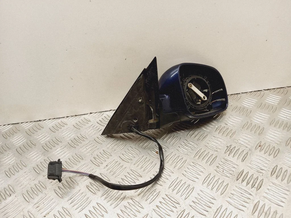 Front door electric wing mirror E1020514